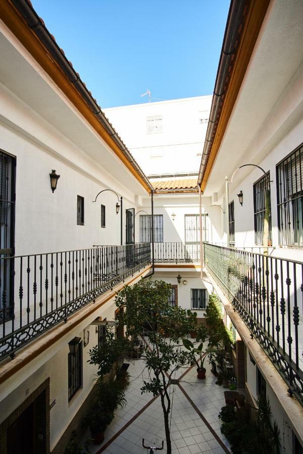 Апартаменти Escoberos Courtyard Duplex By Valcambre Севілья Екстер'єр фото