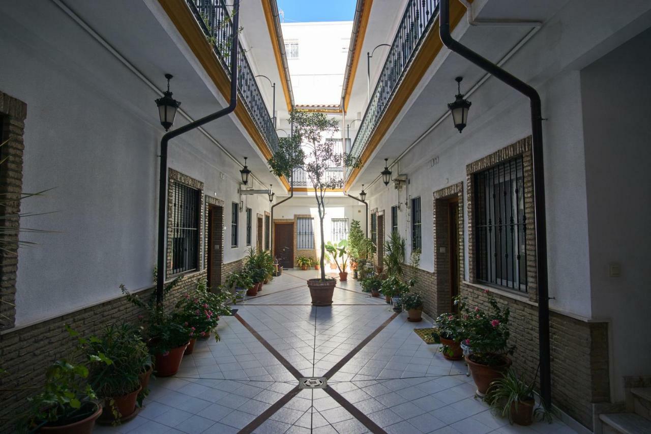 Апартаменти Escoberos Courtyard Duplex By Valcambre Севілья Екстер'єр фото